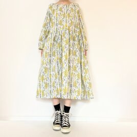 春の野の花柄＊長袖ワンピース＊国産コットンリネン　綿麻＊フリーサイズ＊ポケット付＊長袖＊ミモザイエロー×ホワイト