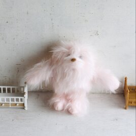 手乗りのピンクイエティ