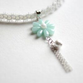 【受注製作】レジンアート　お花モチーフとタティングレースとサテンリボンのチョーカー〈歌声遠く〉