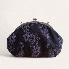 花柄刺繍　大きめがま口ポーチ　17cm口金　ブラック　661
