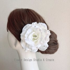 ライトストーンのついたホワイトローズの髪飾り　Uピン　フラメンコ　バレエ　花径14cm　薔薇　白い薔薇　白　髪飾り　エトワール