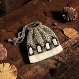 ペンギンの手編み巾着/M