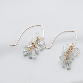 アクアマリンの変形マーキスフックピアス　１４kgf