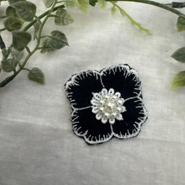 ★ ☆ ＊ ＊★ハンドメイドミナペルホネン⚮̈ 黒カメリア♡ブローチパール
