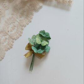 染め布花＊四つ葉のクローバーの花束コサージュ