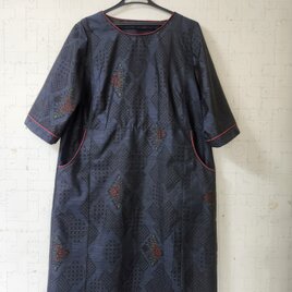 大島紬リメイク　コードパイピング　襟なしワンピース