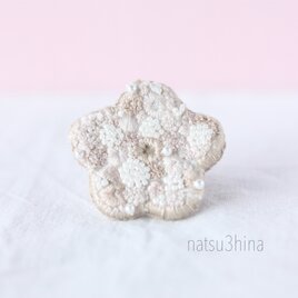 春露（はるつゆ）の花刺繍ブローチ｜春アクセサリー・セレモニーにも