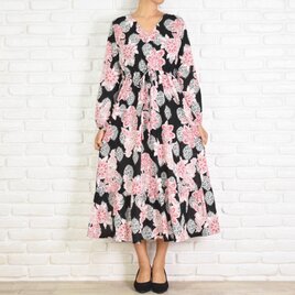 オリエンタルフラワー柄Vネックの長袖ワンピース　＜ブラック＞　コットン　黒　花柄
