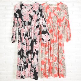 【大きいサイズ】オリエンタルフラワー柄Vネックの長袖ワンピース　ブラック　オレンジコットン　黒　花柄