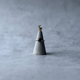 艶の夜の石 – スモーキークォーツと銀のリング