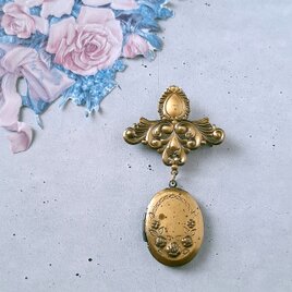 brass rococo locket dangle ヴィンテージブローチ