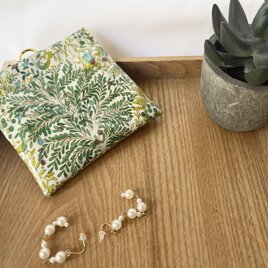 バネ口ラミネートポーチ　森の動物達