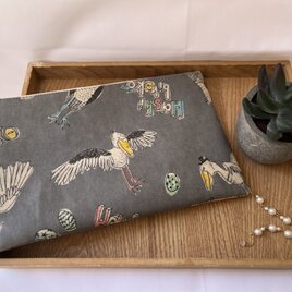 裏付き　ぺたんこラミネートポーチ　ハシビロコウ