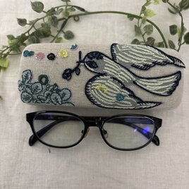 ✳︎ ✳︎ ハンドメイド★ミナペルホネンfollowing day刺繍メガネケース リネン生成り