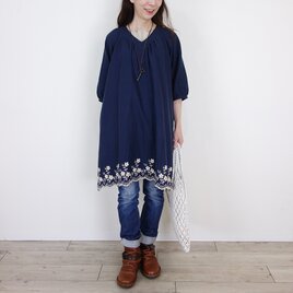 ネイビーダブルガーゼ・スカラップレース襟Vパフワンピース │お花見 ドライブ お出かけ コットン 旅行 刺繍 レース