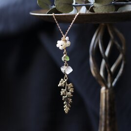 原石ダイヤモンドクォーツとカニクサの葉ネックレス