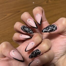 ピンク×ブラックのフレンチ キルティングネイル