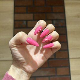 ビビットピンク×ハートマーブルネイル
