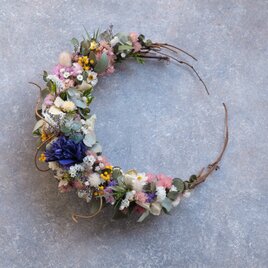 春の森の三日月リース