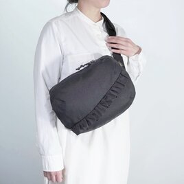 【容量約5L】撥水CORDURA® フリルボディバッグ｜11インチ収納・軽量2WAY