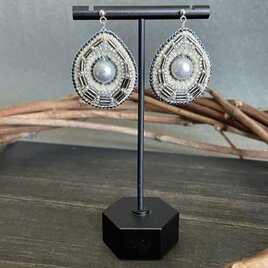 卵のピアス　シルバー