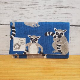 ぴったりが嬉しい！スリム通帳ケース 鳥 ワオキツネザル