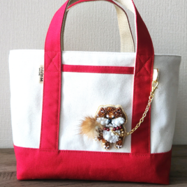 『絶対に歩かないよ！』拒否柴ちゃんのビーズブローチ付きミニトートバッグ