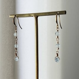 【3月誕生石】揺れるたび澄みわたる光。アクアマリン3連ピアス／イヤリング（金具変更可・アレルギー対応）