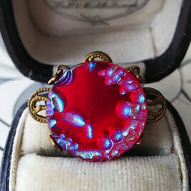 ヴィンテージ　Rubyレッド／オーロラ　Relief ブローチ