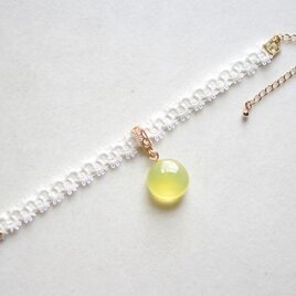 【受注製作】レジンアート　一粒の水滴とタティングレースとサテンリボンのブレスレット〈朝日に匂う花盛り〉