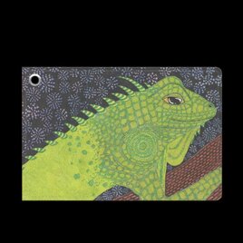 【グリーンイグアナ・リグネラ】静かな研究と小さな騒動｜パスケース（サラサラ仕上げ）