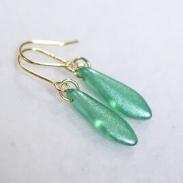 チェコビガラス・ダガーのゴールドチタンピアス（グリーン）のコピー