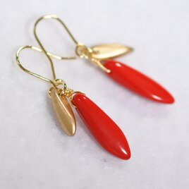 チェコビガラス・ダガーのゴールドチタンピアス（レッド＆ゴールド）