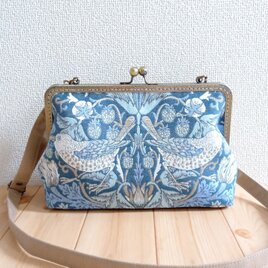 ウィリアムモリス　長財布も入る大きめ　　がま口ショルダーバッグ　25cm口金　いちご泥棒　ブルー　663