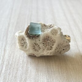 To the Calm Sea　 海の贈り物☆アクアマリン原石のブローチ