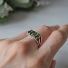 ペリドットとシルバーのリング（12～13号）