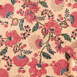 インド ブロックプリント生地 [50cm単位切り売り] ジャール 更紗ピンクフラワー on ベージュ 花 IF0470