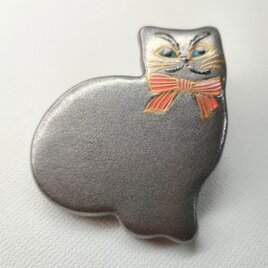蒔絵ブローチ 銀色猫（赤）のコピー
