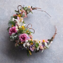 春の森の三日月リース