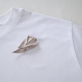 いちごいちえのブローチ（ベージュ・②）