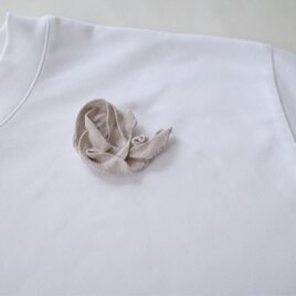 いちごいちえのブローチ（ベージュ・③）