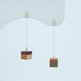 【新作】寄木のチェーンピアス・キューブ