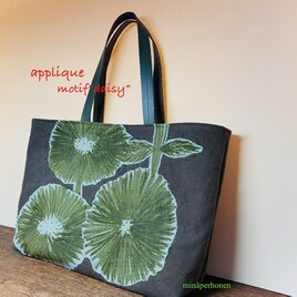 ミナペルホネンモチーフ“daisy”のアップリケかばん（モスグリーン）