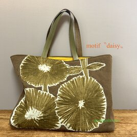 ミナペルホネンモチーフ“daisy”のアップリケかばん（モスグリーン）