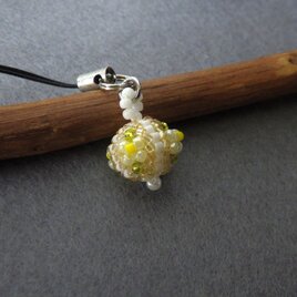 彩花珠～四ツ花ビーズ玉ストラップ（クリーム色×白色＆薄金色）