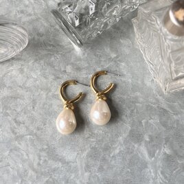 P763-ヴィンテージピアス U.S.A. 1980's Gold Tone Hoop & Tear Drop Pearl