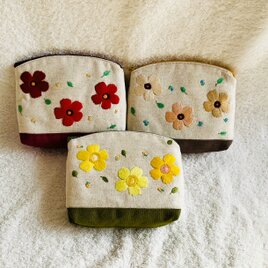 花刺繍のふわふわポーチ・三色展開