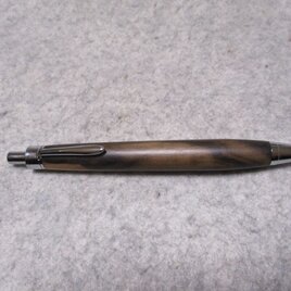 黒柿　網目杢　木地仕上げ　ワンピースタイプの木軸ボールペン(シャープペンシル)　