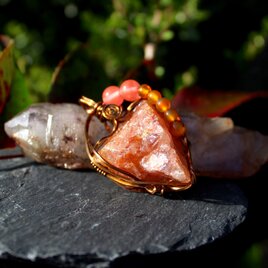 ヒマラヤレッドアゼツライト　生命エネルギーの活性化、自己肯定感を高める