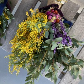 ユーカリとポンポンミモザの可愛い花束5